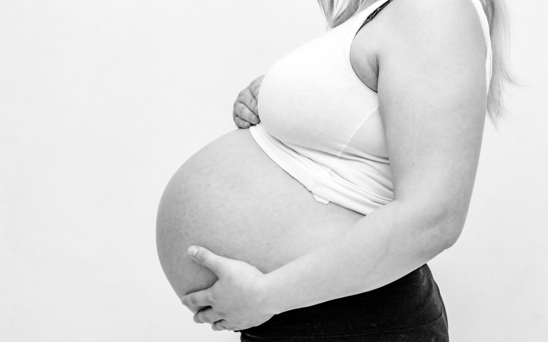 Flugreisen und Schwangerschaft – Was ist der aktuelle medizinische Stand?